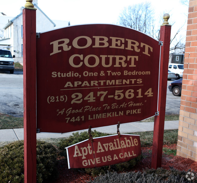 Building Photo - Robert Court Apartments