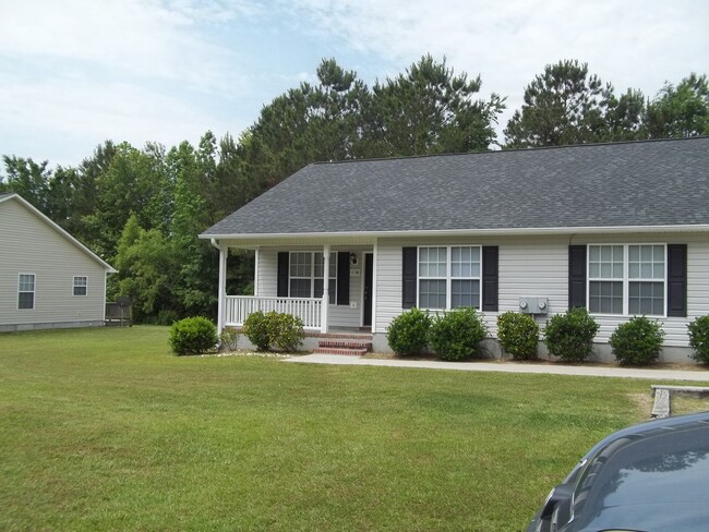 Primary Photo - Owner takes care of Lawn and Trash