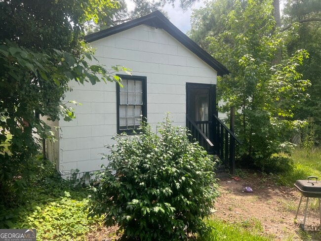 Building Photo - 1860 Washburn St