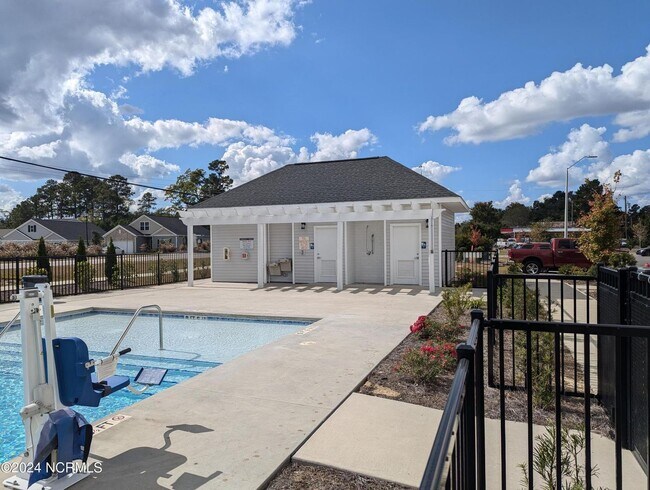 Building Photo - Special Offer! 18 month lease $1,375.00!!