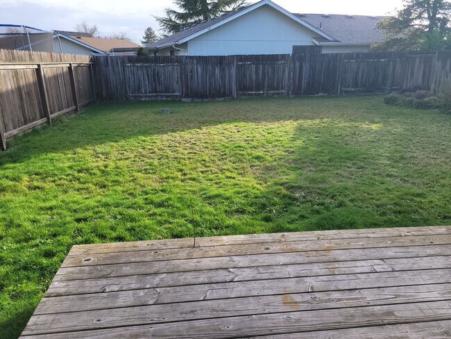 Building Photo - (KIE 1) 2-Bed, 1-Bath Duplex