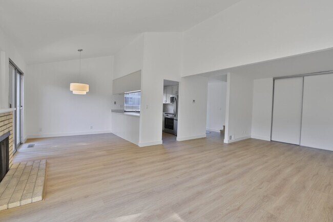 Building Photo - Newly renovated townhome in Cupertino with top schools and great amenities