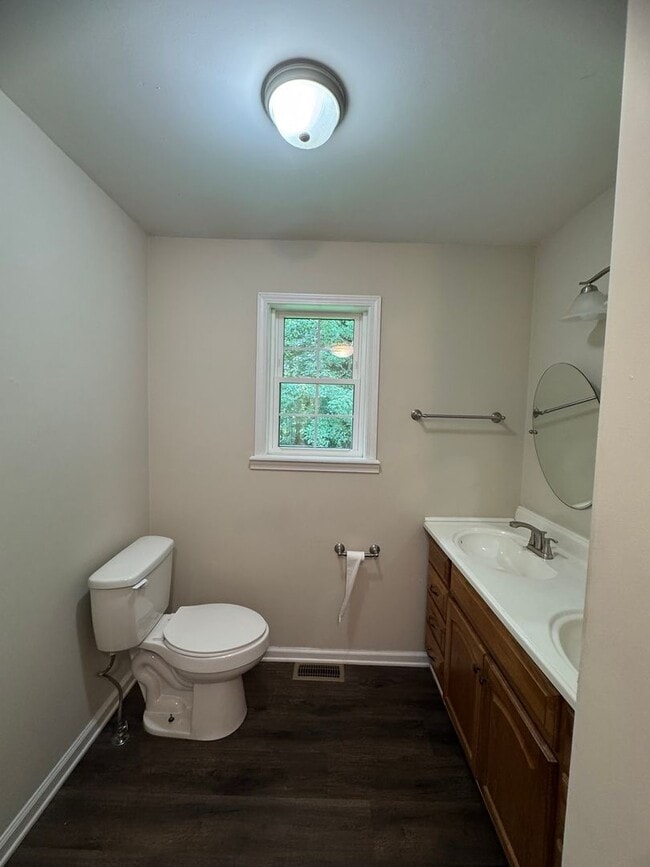Building Photo - Cozy Single Family Home