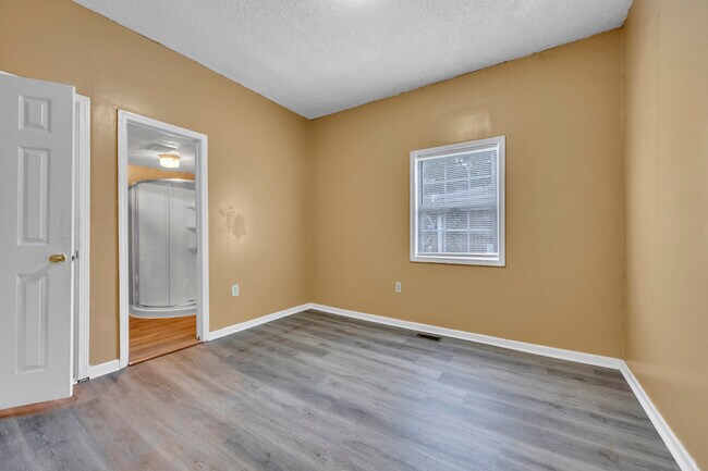 Building Photo - 805 29th St SW