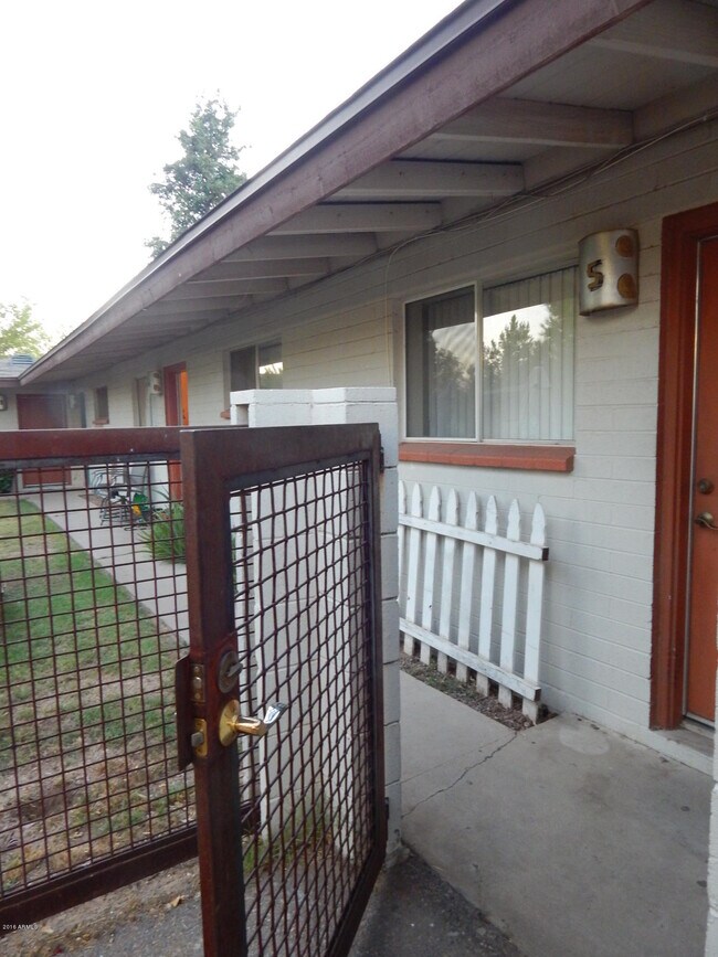 Building Photo - 2103 S Granada Dr