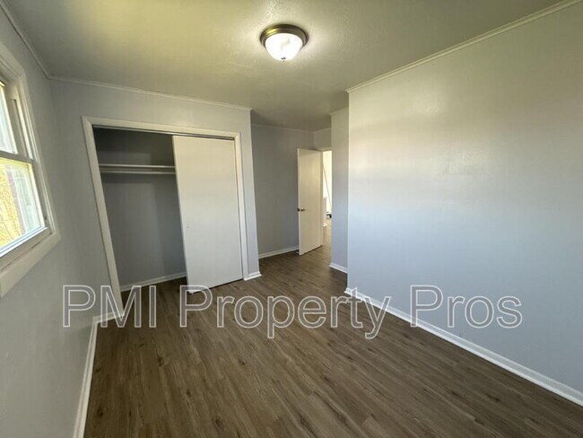 Building Photo - 2716 N Buffum St