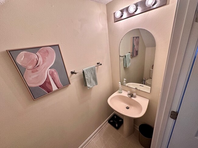 Building Photo - 12311 Kensington Lakes Dr