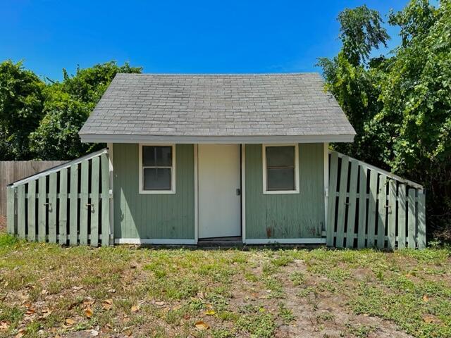Building Photo - 627 Sea View Dr