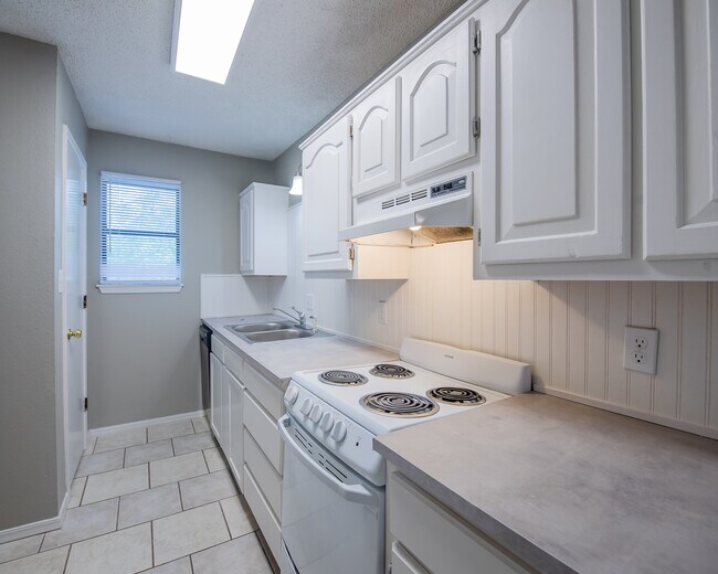 Building Photo - 2305 E Kantz Cv