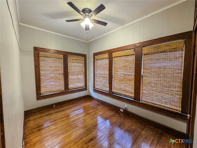 Building Photo - 507 W Brazos St