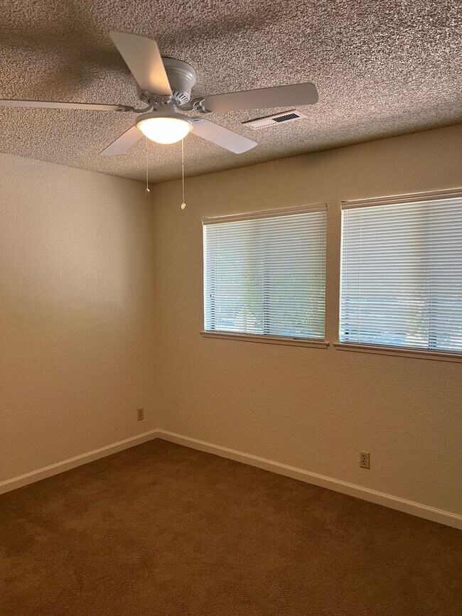 Building Photo - 2526 I St