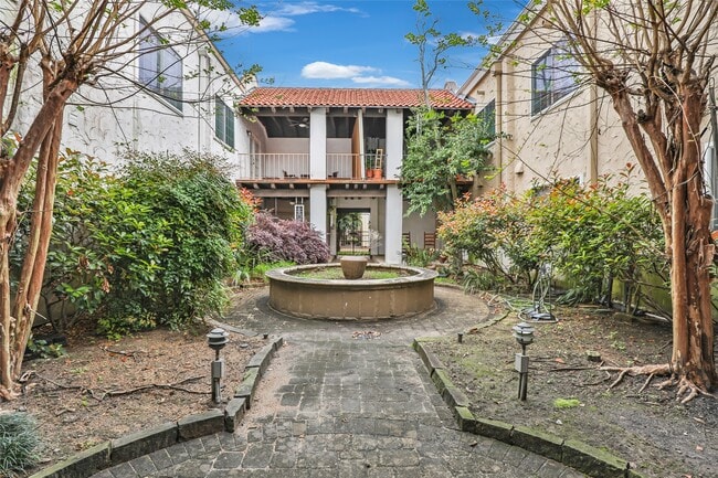 Building Photo - 2744 Briarhurst Dr