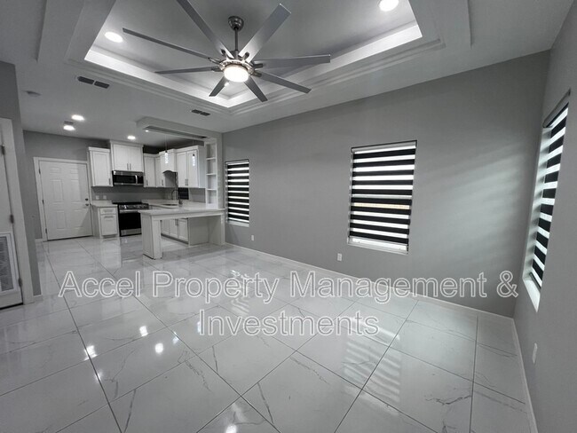 Building Photo - 1122 Country Club Dr