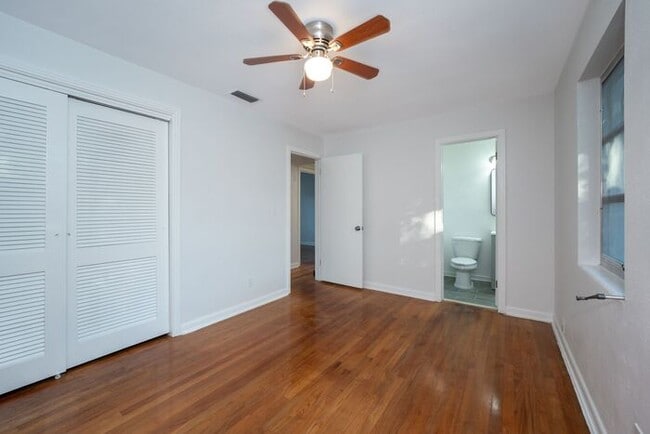 Building Photo - Gorgeous 3/2 Home