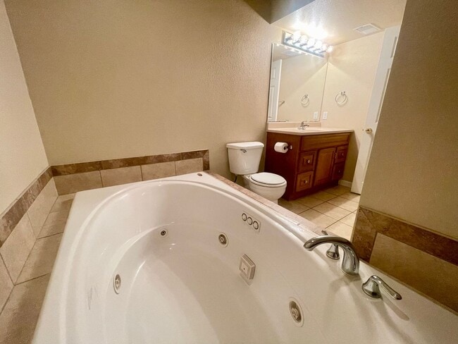 Building Photo - Amazing 3 bed, 3.5 bath Condo in Rigden Farm!