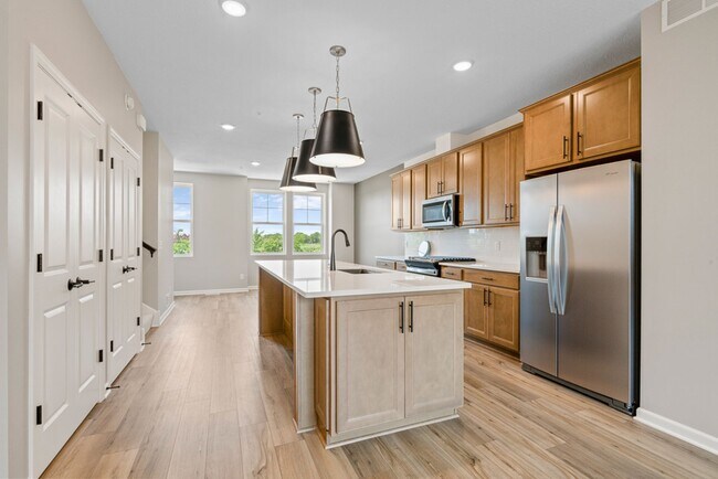 Building Photo - 848 Woodlawn Ave
