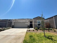 Building Photo - 1024 Deerhorn Dr W