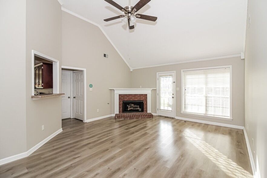 Building Photo - 4845 Shadow Pine Cove