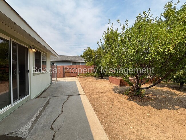 Building Photo - ATTENTION GARDENERS! Charming Indian Hills...