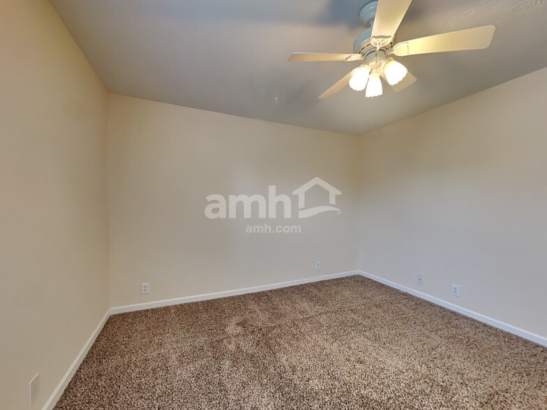 Building Photo - 3146 Jenkins Dr