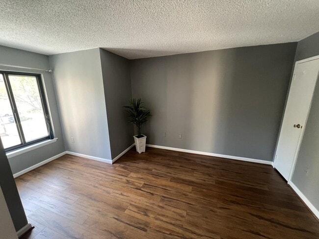 Building Photo - 4500 S Four Mile Run Dr