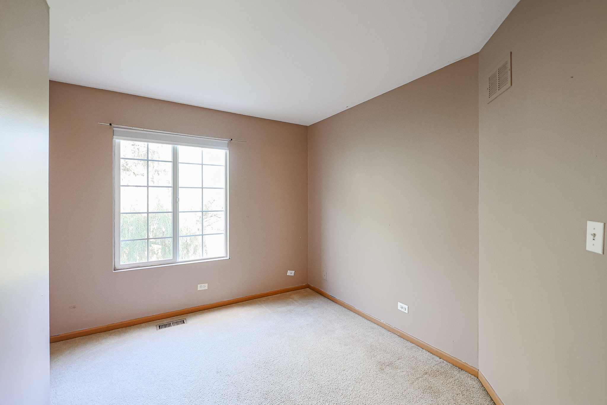 Building Photo - 607 Fox Ridge Dr