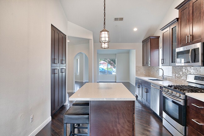 Building Photo - Beautiful 3 Bedroom Sylmar Home