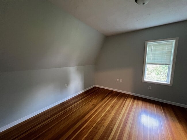 Building Photo - 5 Tibbetts St