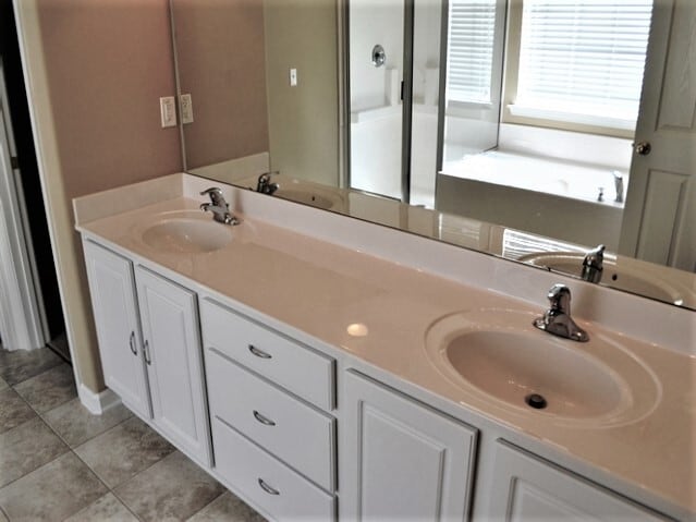 Building Photo - 7 Echo Valley Drive