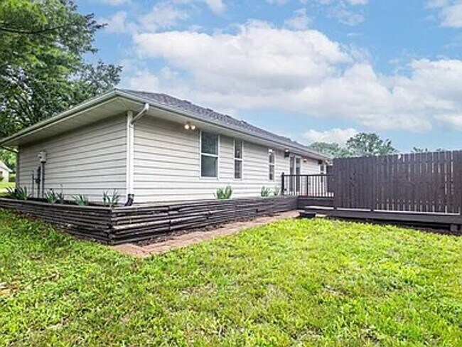 Building Photo - 3804 Larkspur Ct