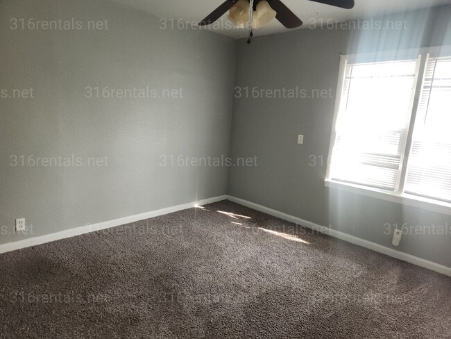 Building Photo - $1,050 3 bedroom / 2 bathroom - Single Family Home