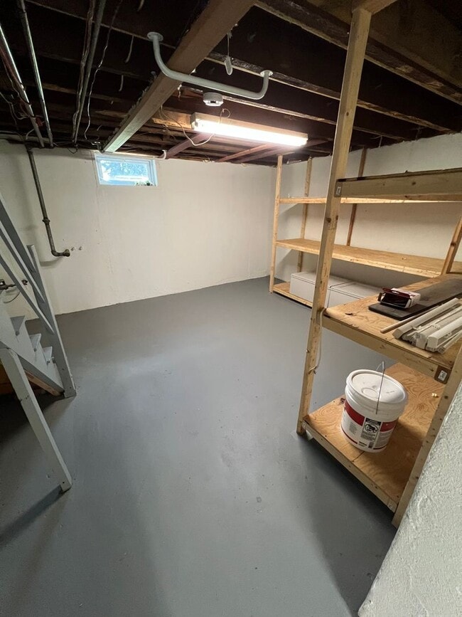 Building Photo - Charming 3-bedroom, 1-bathroom home locate...