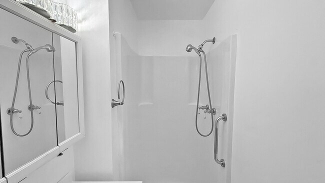 Building Photo - 2302 Old Fort Hills Dr