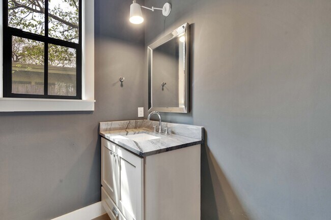 Building Photo - 4631 Marlo Dr