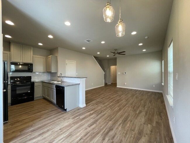 Building Photo - 115 Peruna Dr