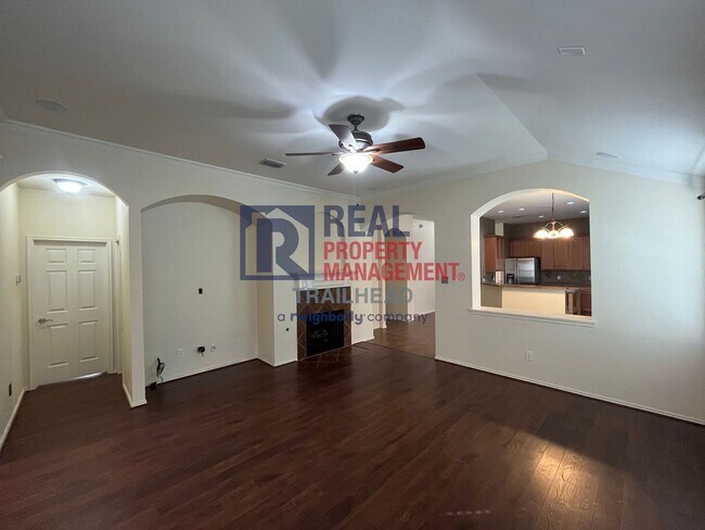 Building Photo - Spacious Single Story Home in a Great Loca...