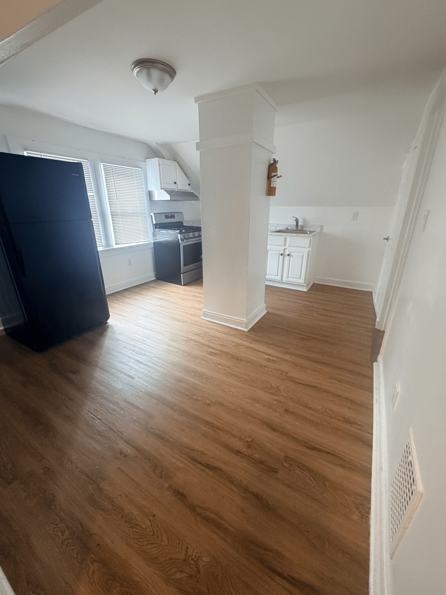 Kitchen - 385 Huntington Rd