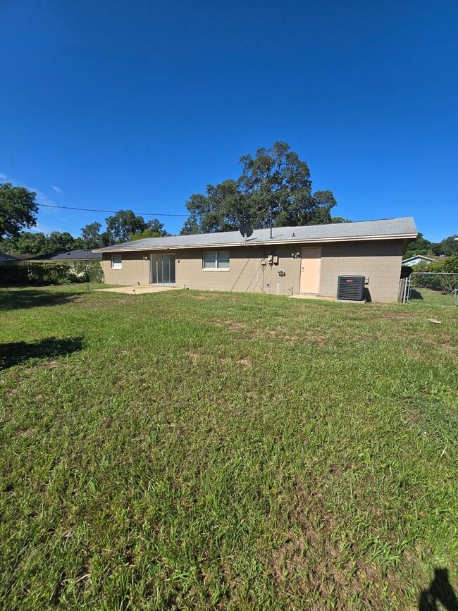 Building Photo - 2217 Villano Ave