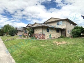 Building Photo - Charming 2-Bedroom Retreat in Gresham - Co...