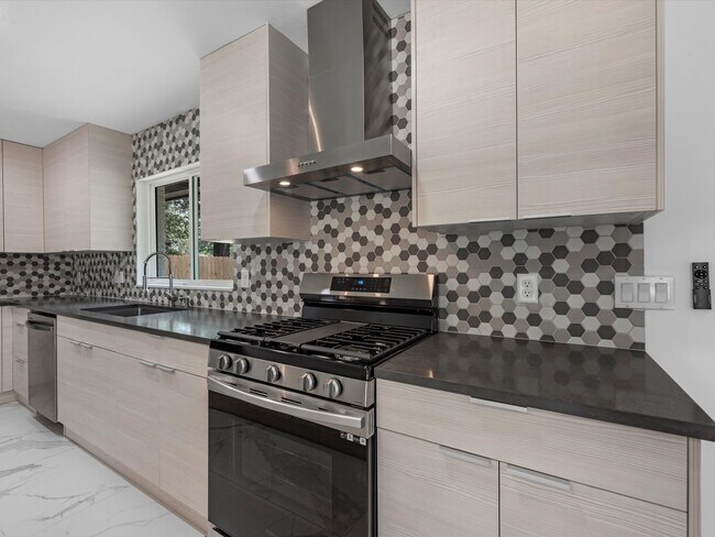 Building Photo - 1107 Stonecrest Dr