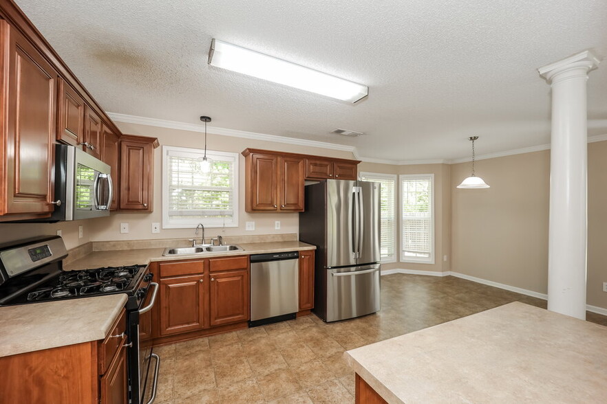 Building Photo - 44 Avondale Cir