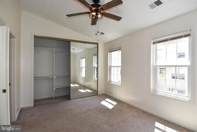 Building Photo - 2304 Hunters Square Ct