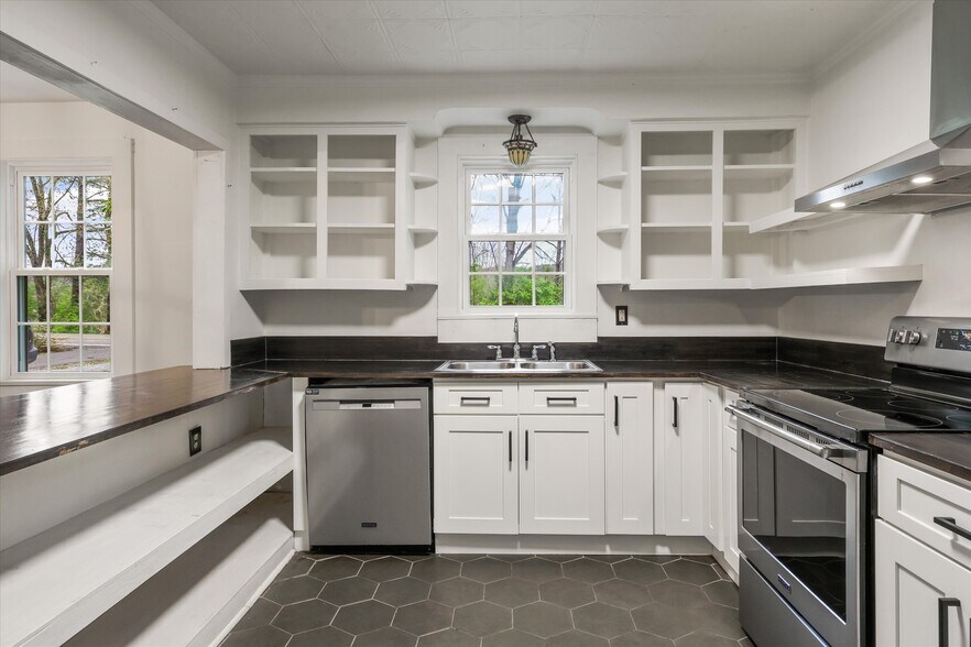 Building Photo - 3232 Fairmont Blvd