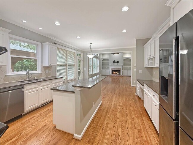 Building Photo - 5910 Westcroft Ln