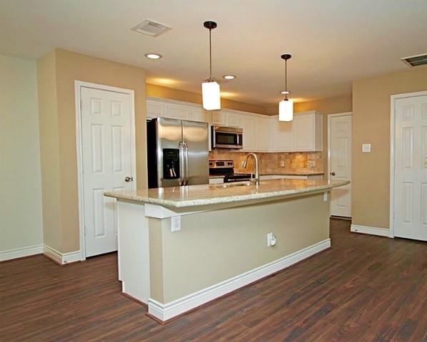 Primary Photo - 179 N Villa Oaks Dr