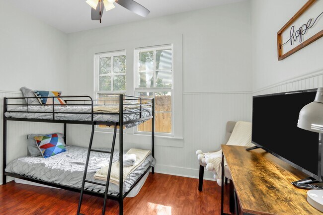 Building Photo - 569 Wright Ave