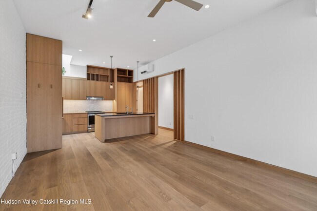 Building Photo - 316 Wall St