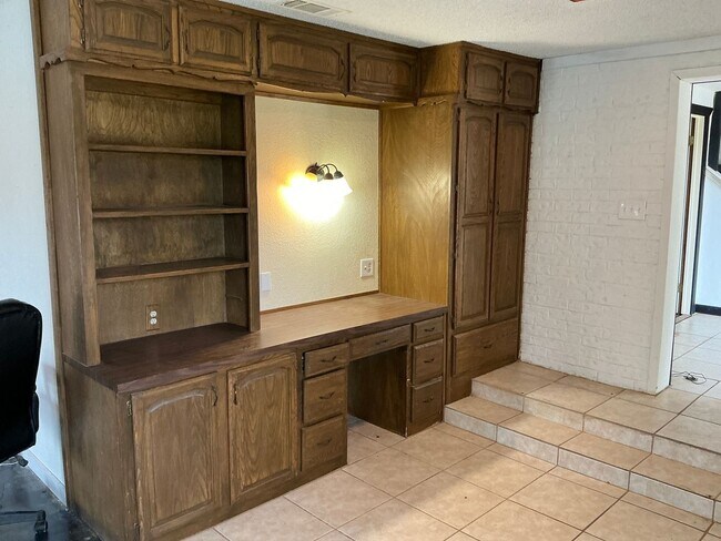 Building Photo - COMING SOON 4/2 with Acreage & BONUS SPACE