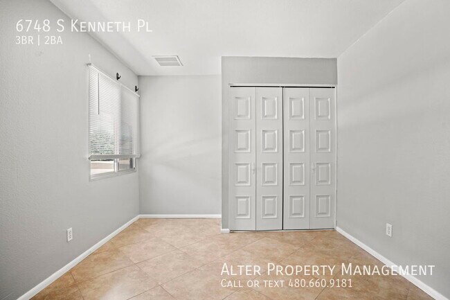 Building Photo - 6748 S Kenneth Pl