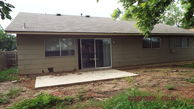 Building Photo - 7810 Lazy Forest Dr